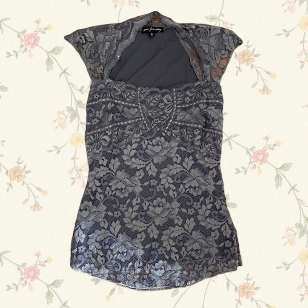 Ann Ferriday gray lace shirt/blouse